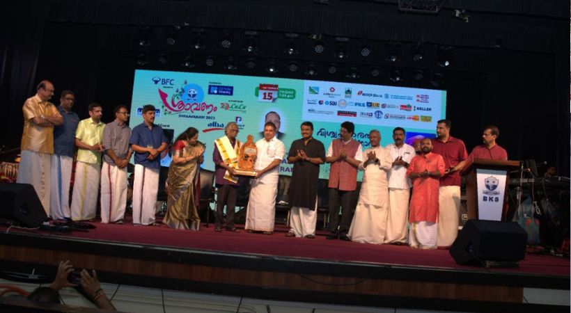 MP Raghu Memorial BKS Vishwakalaratathna award presented to Sreekumaran Thambi