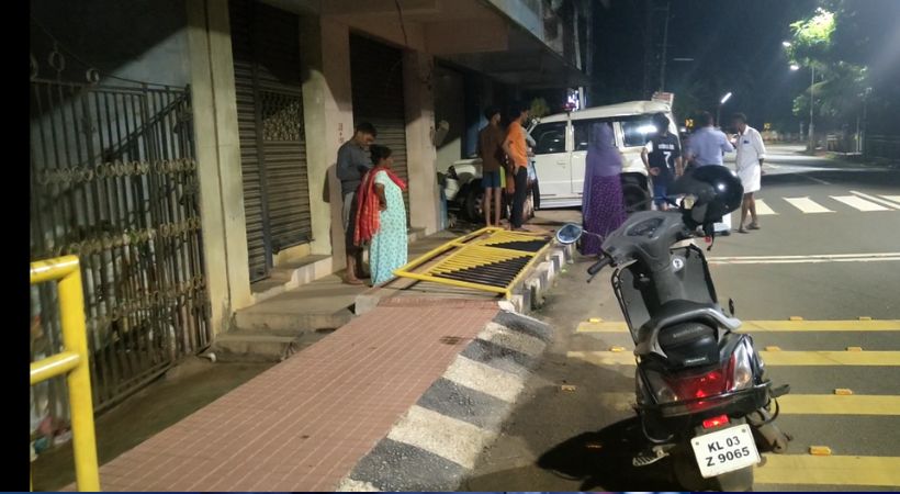 Pathanamthitta police jeep accident
