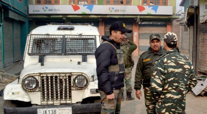 Police Officer Shot At By Terrorists In Srinagar