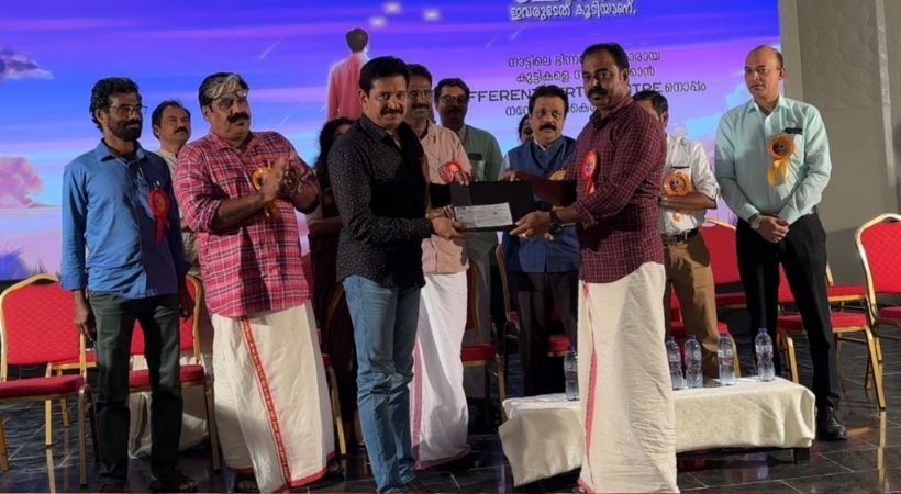 Navodaya Sanskarika Vedi handed over fund to Gopinath Muthukad