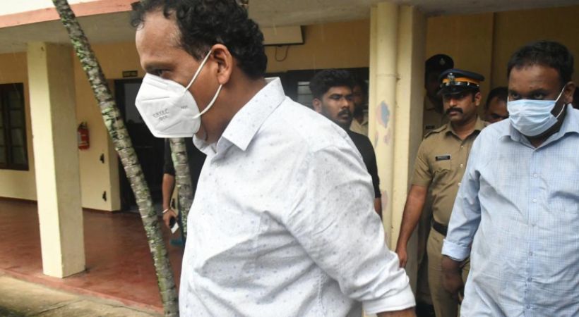 Karuvannur bank scam money laundering gangs are also connected; ed