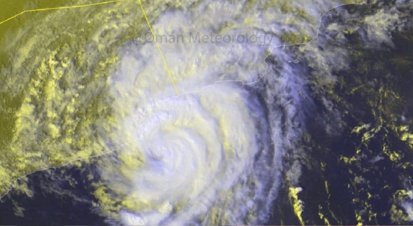 Cyclone Tej hits Oman coast