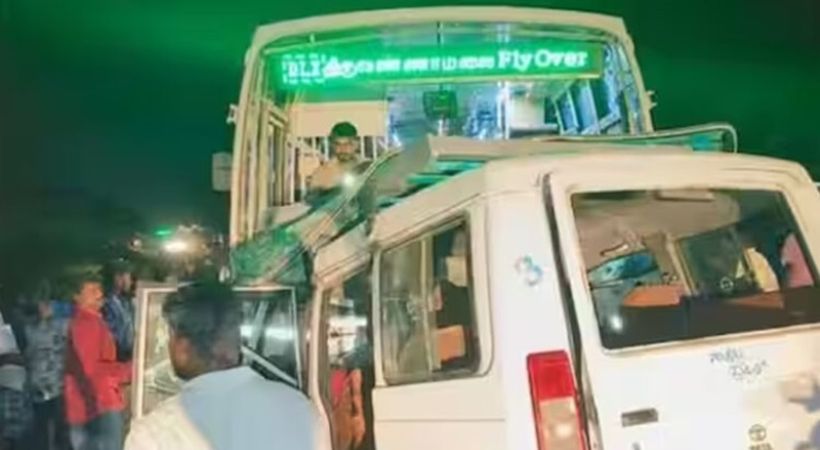 Car and bus collide in Tamil Nadu seven deaths