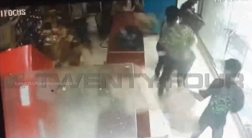 kakkanad strong wind 25 electric posts destroyed