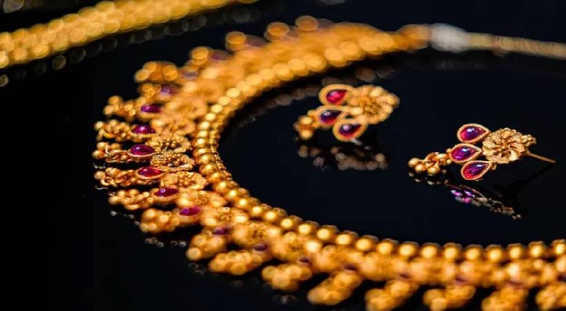 gold rate drops by 30rs per gram