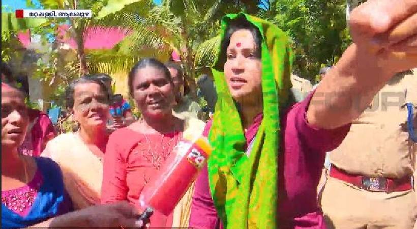 women protest against mattappally soil mining