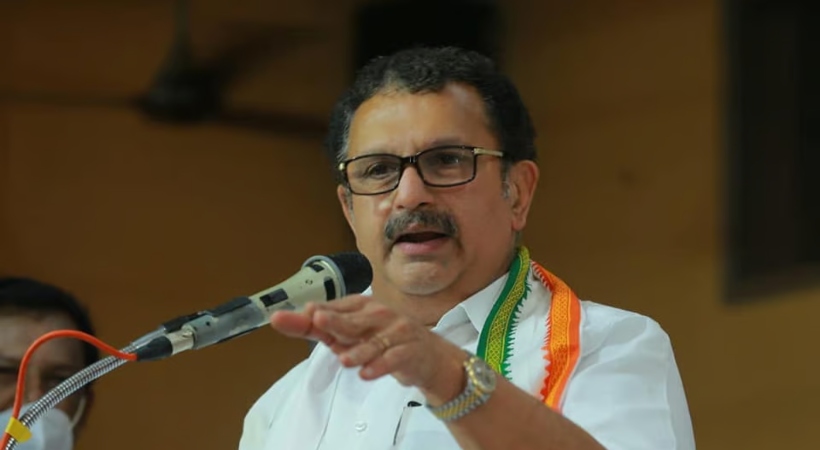 k muraleedharan against pinarayi vijayan