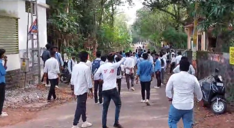 sfi abvp students clash thiruvananthapuram