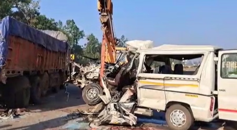 Eight killed seven injured in road accident in Odisha