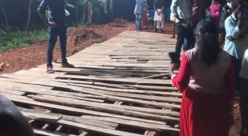 neyattinkara temporary bridge collapsed police takes case