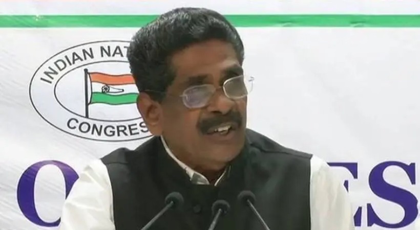 mullappally ramachandran criticizes congress leaders