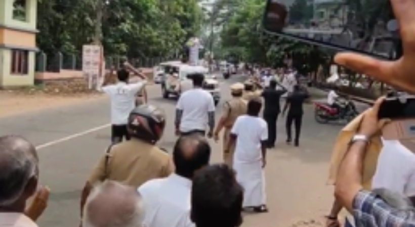 navakerala bus pilot vehicle accident