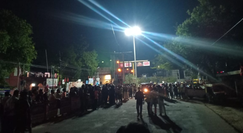 Conflict between transgenders and a group of people; 2 people injured