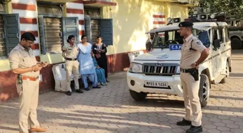 Girl Jumps Off Building In Panic After Fire Breaks Out In Madhya Pradesh Dies