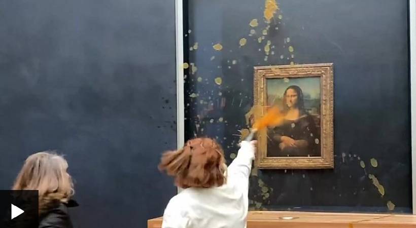 Protesters throw soup at da Vinci painting Mona Lisa