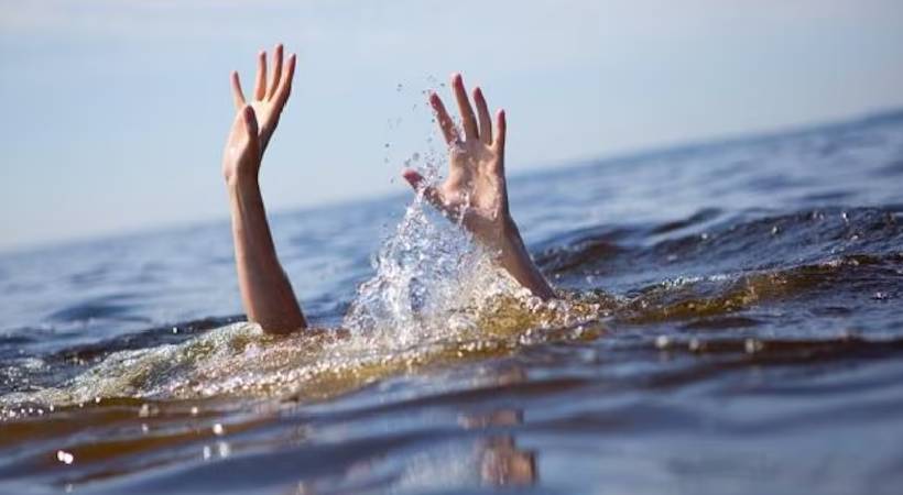 4 students drowned to death