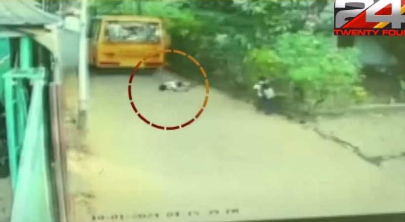 student escaped unhurt from school bus accident video