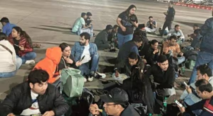passengers eat airport tarmac notice IndiGo MIAL