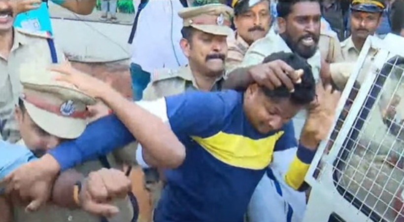 protest against the governor in thiruvananthapuram