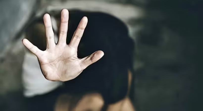 25 year old woman filed complaint against friend