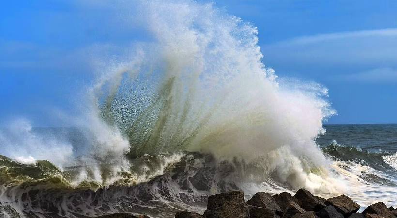 alappuzha purakkadu violent sea