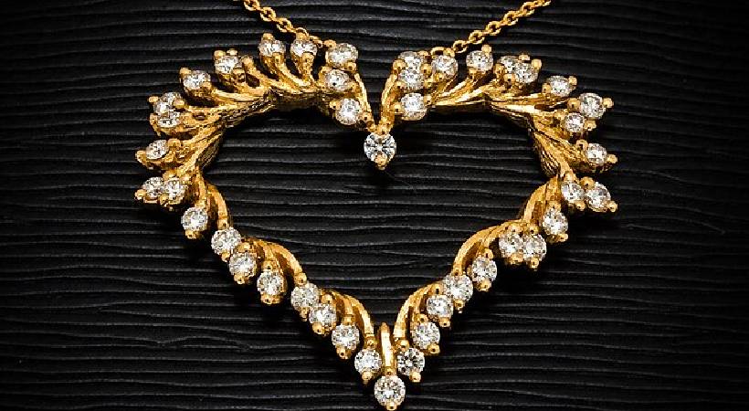 gold rate drops by 25rs