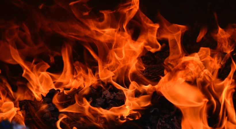 mobile charging short circuit fire 4 death