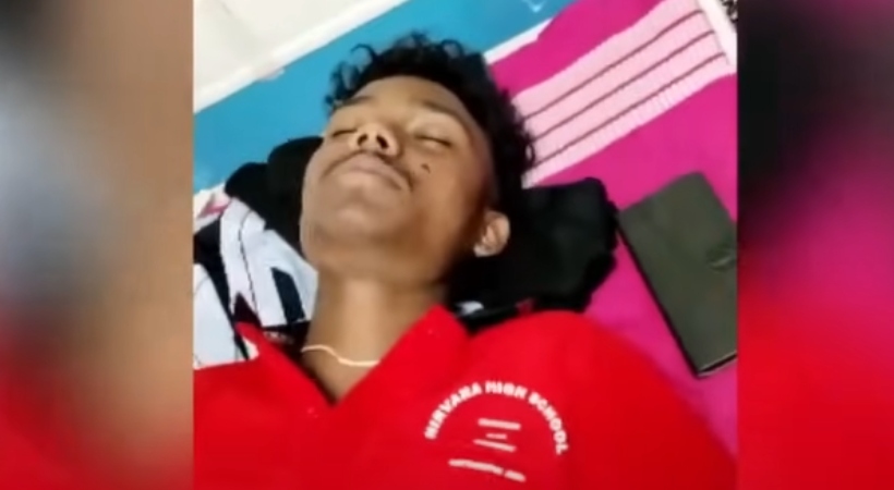 17 years old attacked crocodile