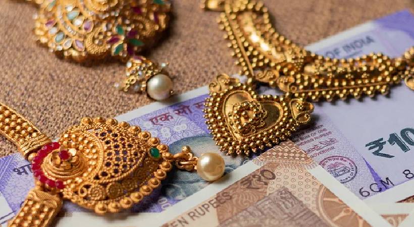 Gold rate falls Kerala