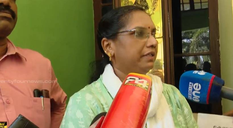 pb anitha protest before kozhikode medical college