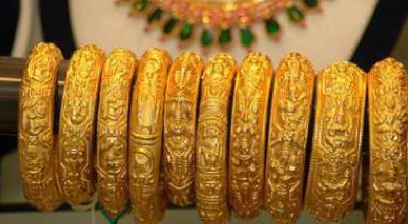 gold rate crashes by 1120 per sovereign