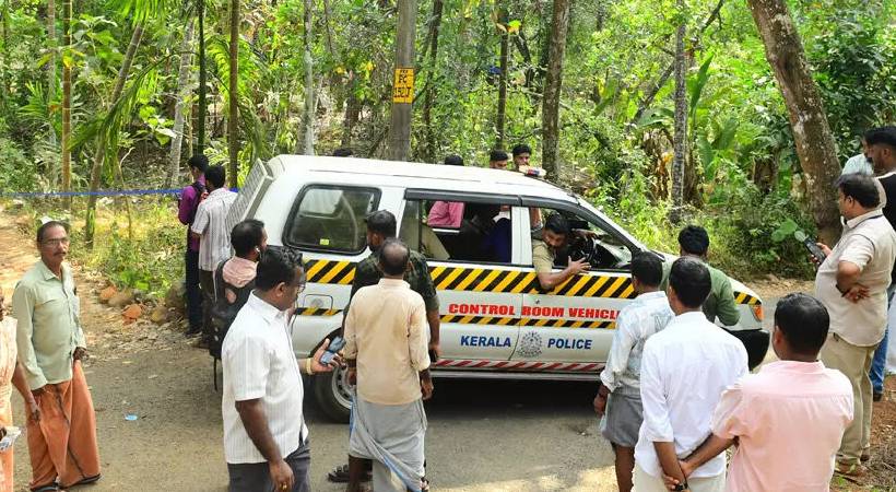 CPIM leaders visit sherin's house Panur bomb blast