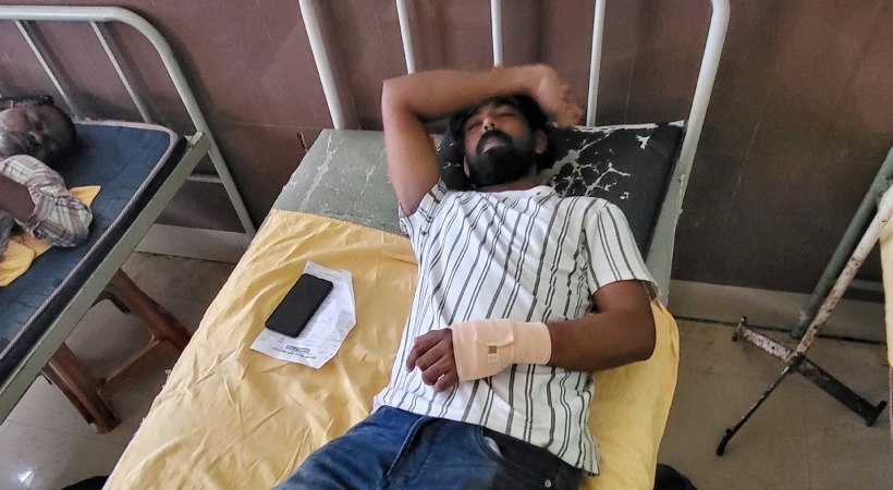 kerala kaumudi photographer beaten up by KSRTC worker