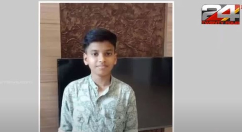 child died after stone pillars were fallen on him while swinging