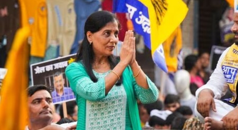 sunita kejriwal denied visit arvind