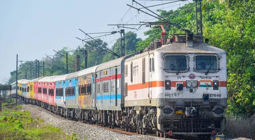 Venad Express has no stop at Ernakulam South from May 1
