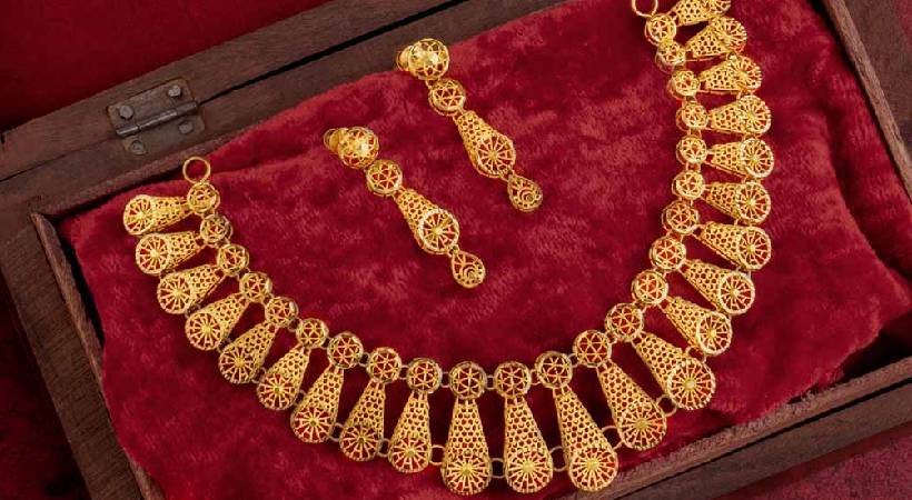 gold rate decreased by 80rs