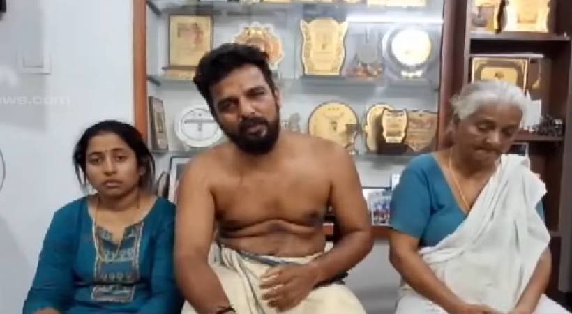 kanyarkali artist manhandled at palakkad
