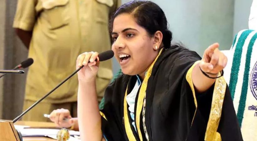Police case against Cyber attack mayor Arya rajendran