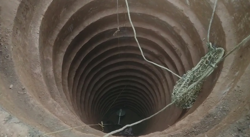 worker trapped in well