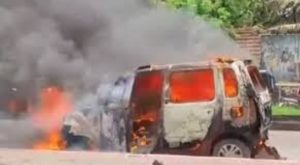 car catches fire in kozhikode driver died