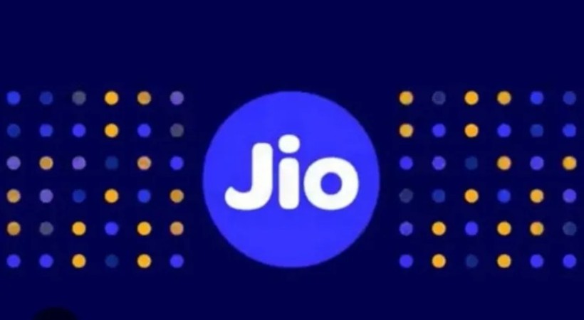 jio down again users faced issues with jiofiber and mobile internet