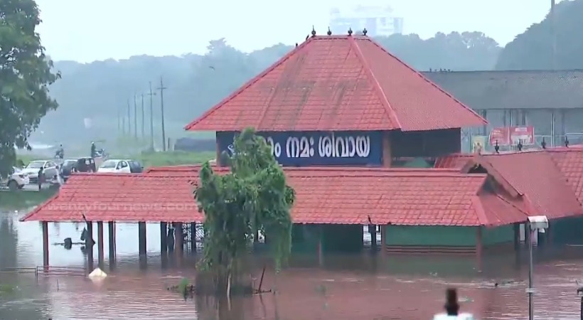 Heavy rain in kerala alert in 12 districts