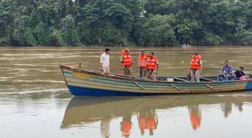 wayanad landslide drone search in chaliyar river