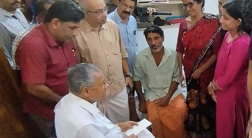 CM Pinarayi vijayan visits arjun's family in kozhikode