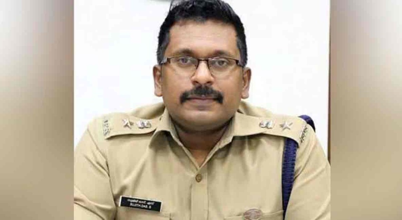 A team appointed by Sujith Das is still catching smuggled gold in Karipur