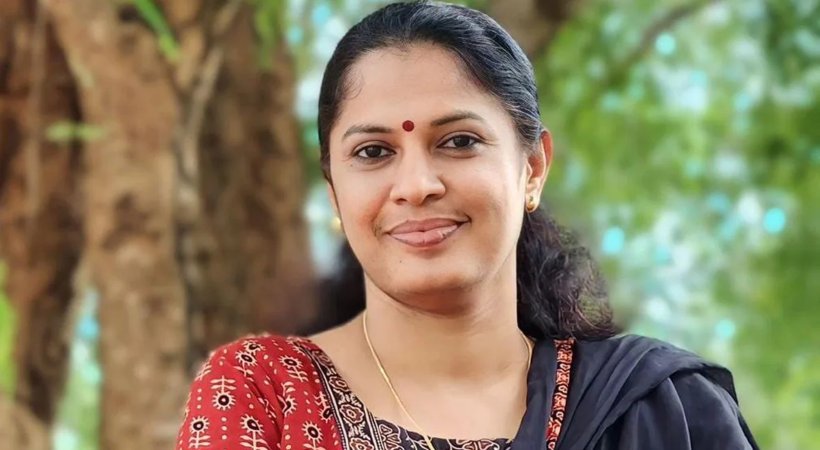 opposition criticizing that police is protecting P P divya