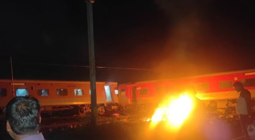 cause of the train accident in Kavaraipettai was a signal failure