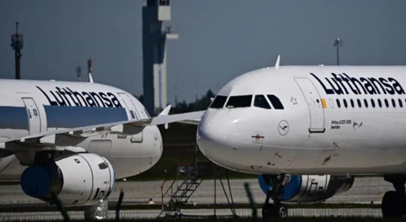 200 Passengers 'Fly Without A Pilot' For 10 Minutes