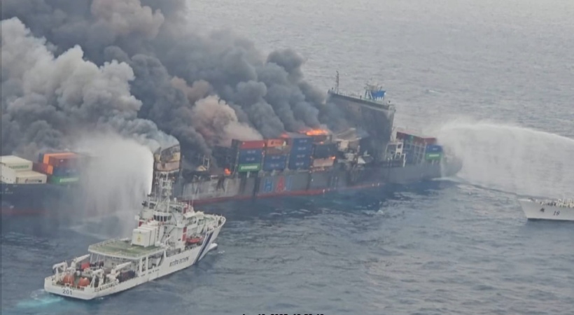 Ship accident Fire still out of control